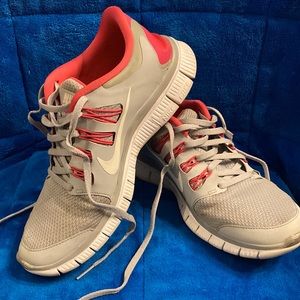Nike Running Free & Flexible Sneakers Women’s Sz. 9.5 Pink & Gray